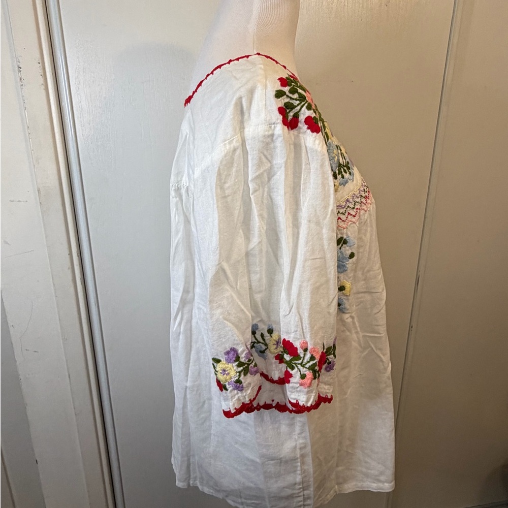 White Floral Embroidered Mexican Blouse - Picture 8 of 10